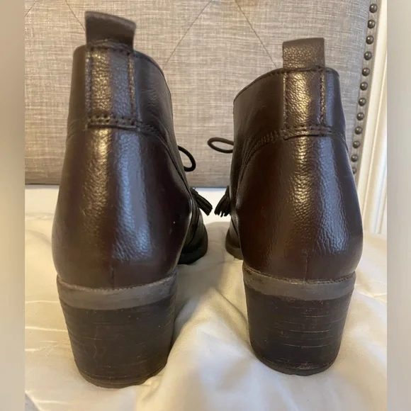 Beautiful chocolate brown booties - Picture 3 of 7